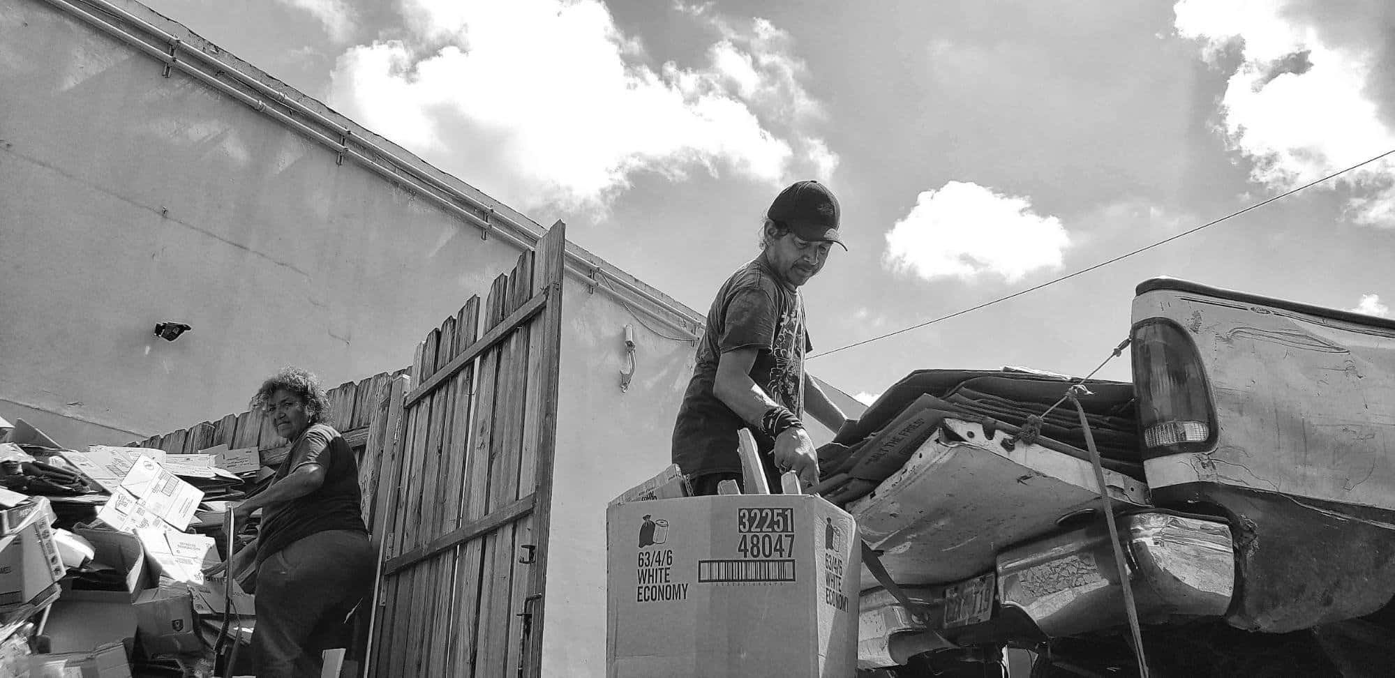 Throughout the day, Micaela and her two colleagues travel around the city of Miami and make up to 10 stops to pick up cardboard from supermarkets, liquor stores or small factories. Photo by Frank López Ballesteros.